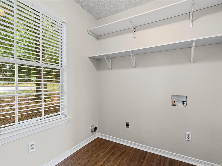 2835 Old Dutch Ct — Photo 10