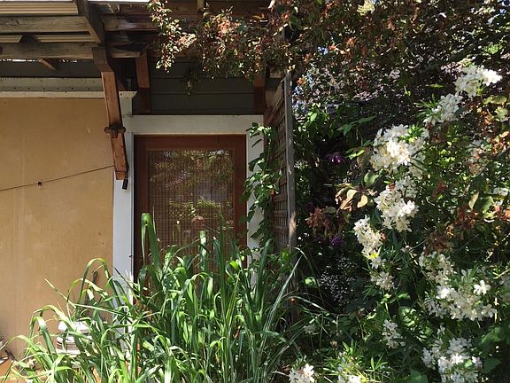 Front entry garden