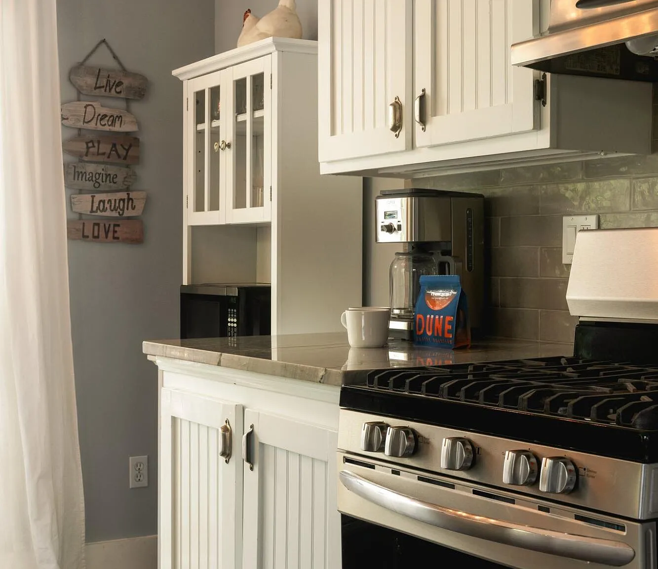 3 bed, 2.0 bath, $7,900 — Photo 2