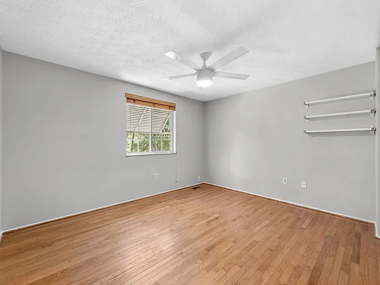 1161 Kettle Pond Ln — Photo 9