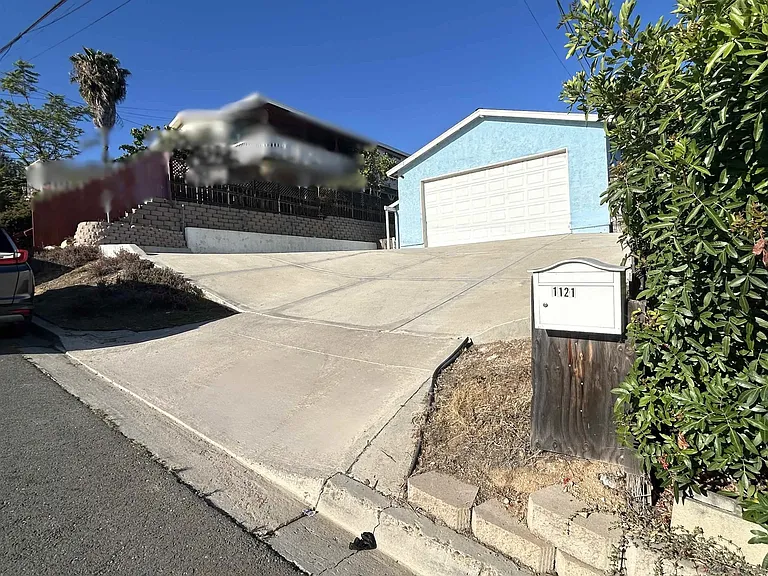1121 Grand Ave — Photo 2
