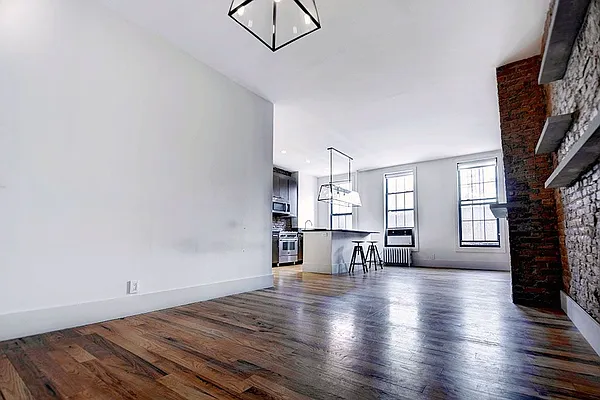 Rented by Urbane Brokerage | media 29