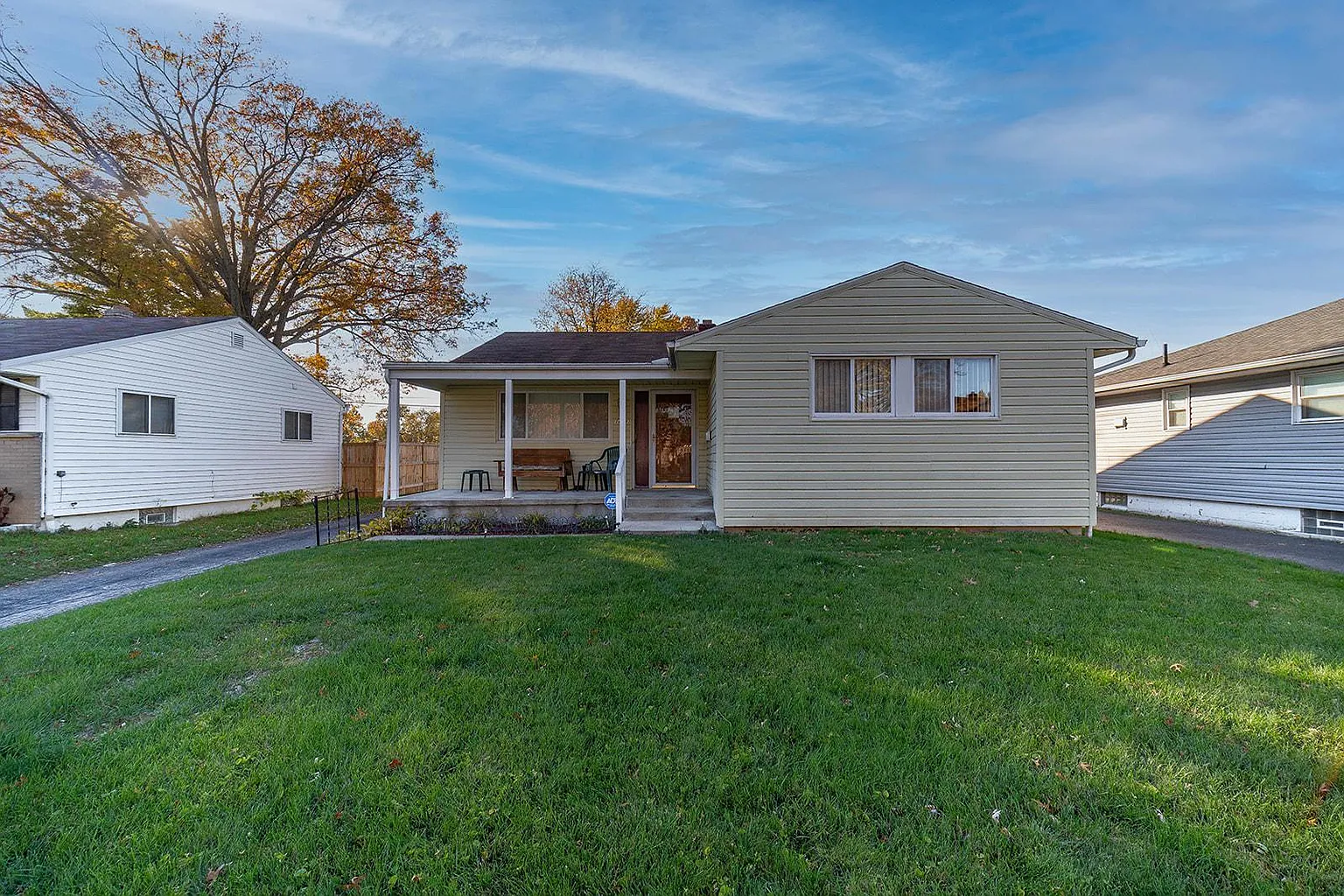 1481 Avenue Dr photo 1