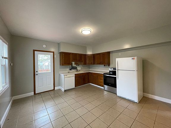 3rd image of 205 Cayuga St