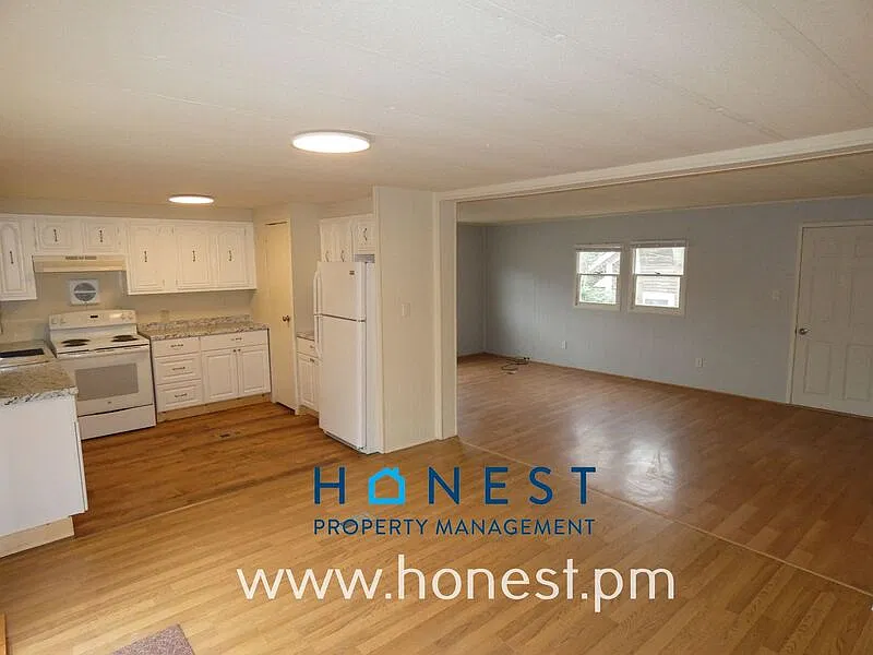 3 bed, 2.0 bath, 1104 sqft, $1,850 — Photo 4
