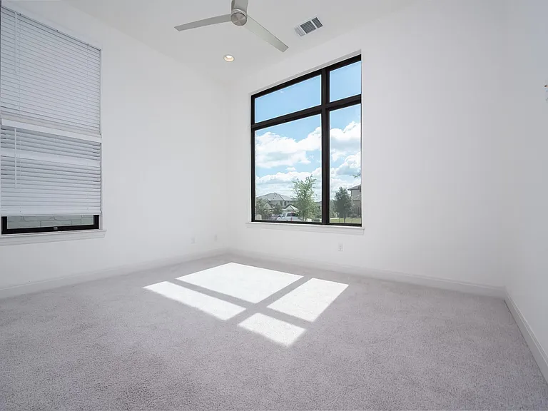 2502 Sunset Vista Cir — Photo 18