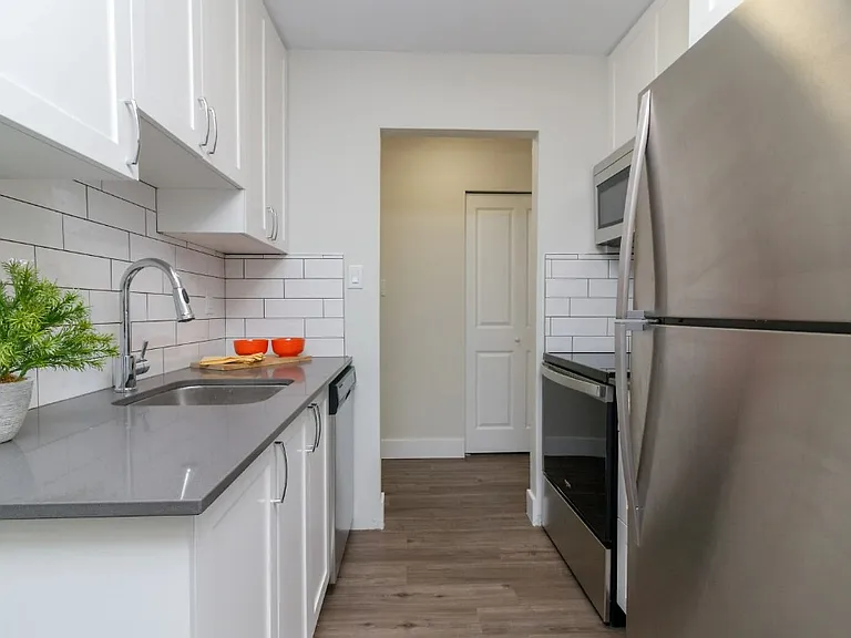 984 McKenzie Ave — Photo 10