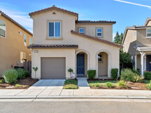 6033 E Peruna Way, Fresno, CA 93727