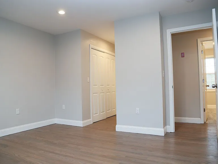 517 Admiral St — Photo 36