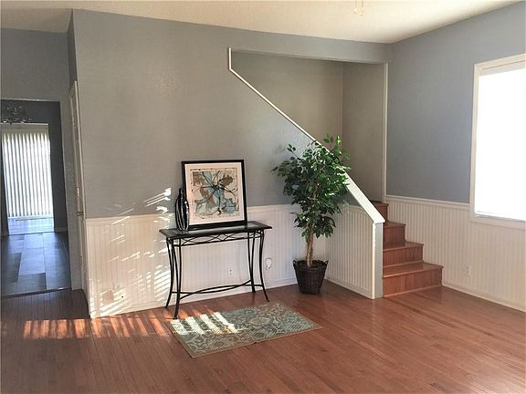 5th image of 304 Vine St