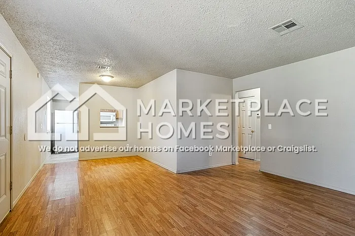 404 E Texas Dr — Photo 6