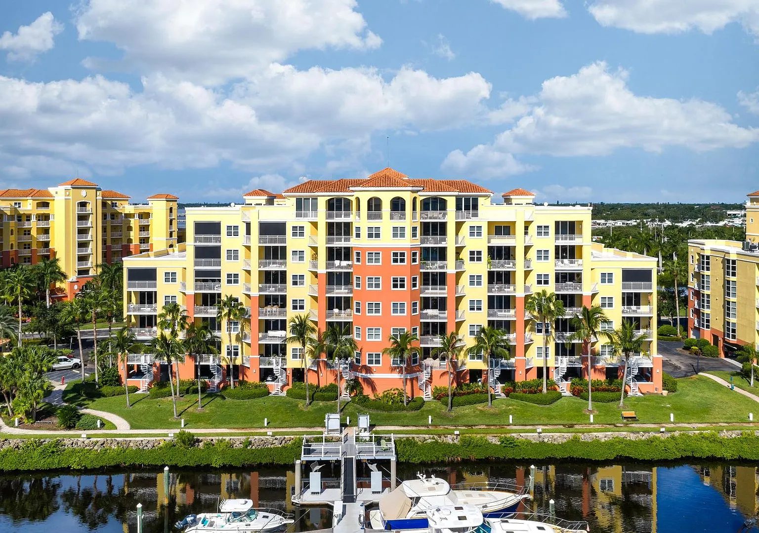 ** Available For The Upcoming 2027 Season! ** Welcome To Luxurious Waterfront Living In This Stun... — Photo 1