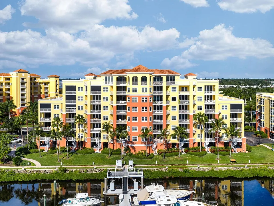 610 Riviera Dunes Way #307