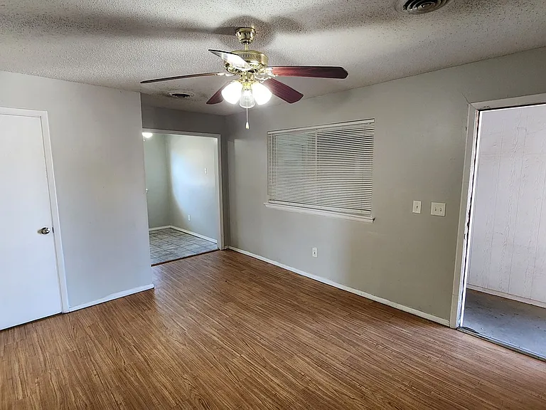 301 N University Dr #10 — Photo 15