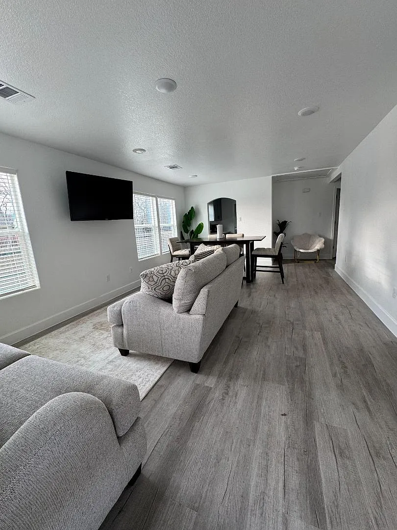7401 Anzac St — Photo 1