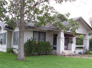 521 E Mountain St, Seguin, TX 78155