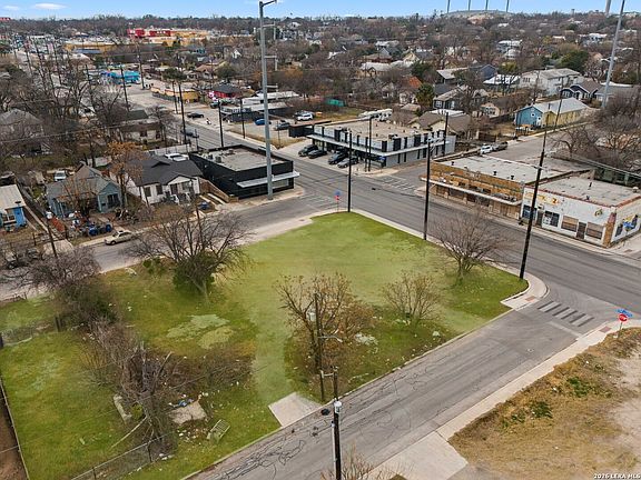 5th image of 802 N New Braunfels #1 LOT 1&2