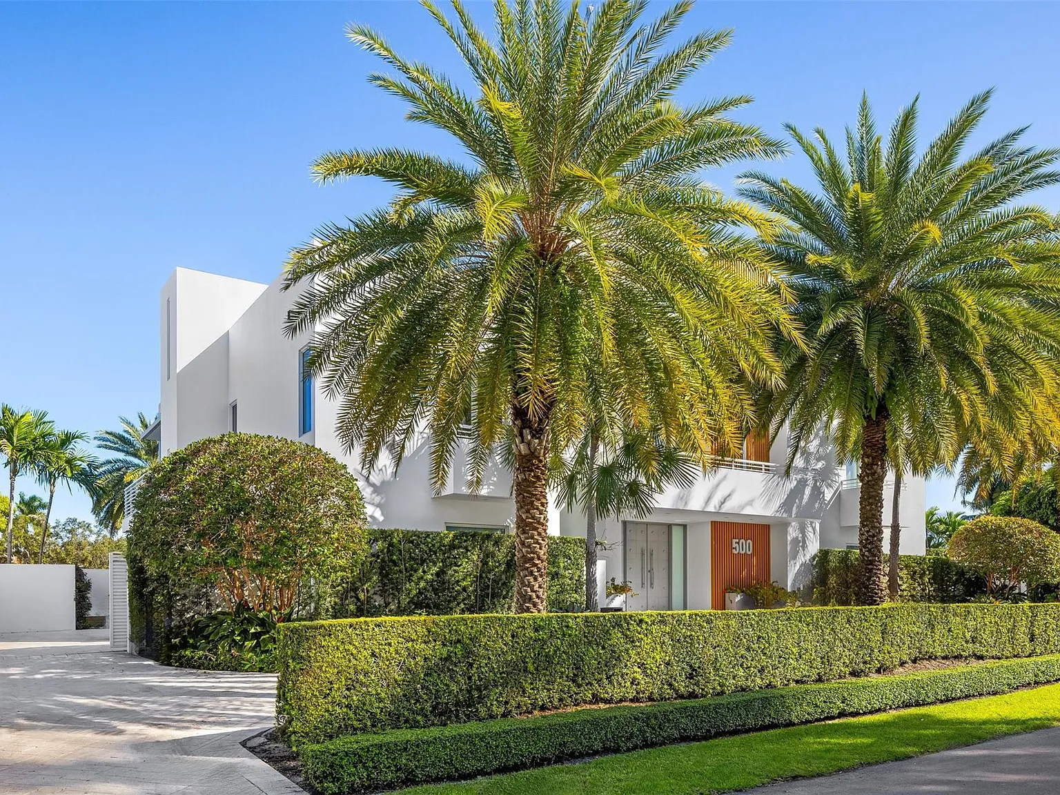 6 bed, 7.5 bath, 7788 sqft, $75,000 — Photo 4