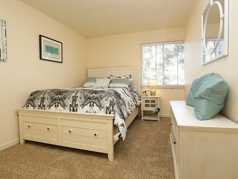 Vista Village Apartments — Photo 15