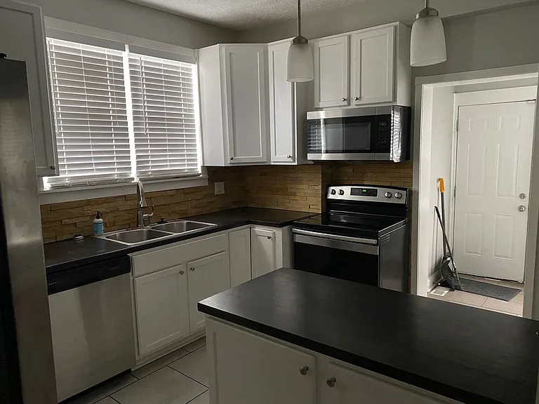65 Dakota Ave — Photo 10