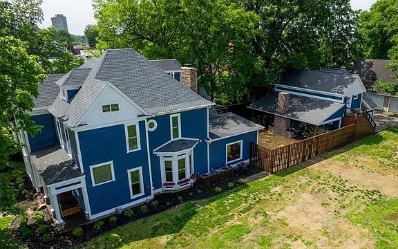 3rd image of 321 N 8th St
