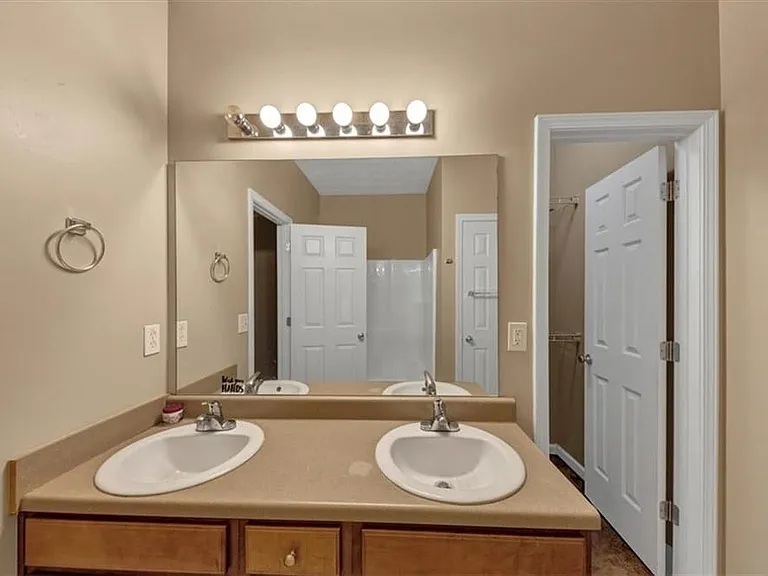 1025 City Park Dr — Photo 9