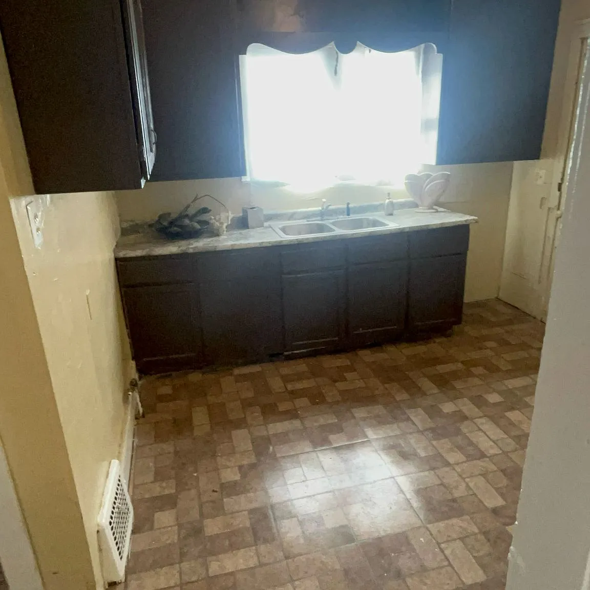 3 bed, 1200 sqft, $1,200 — Photo 2