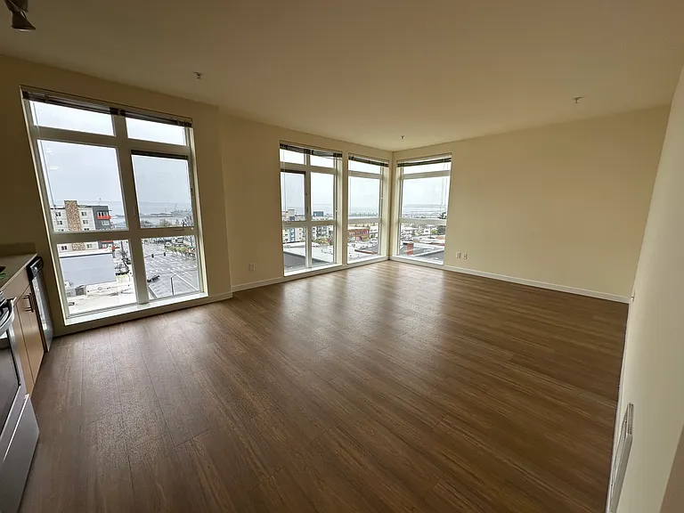 709 Living Area Alt