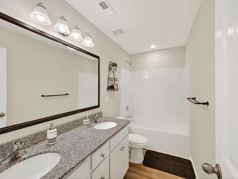 255 Mansell — Photo 19