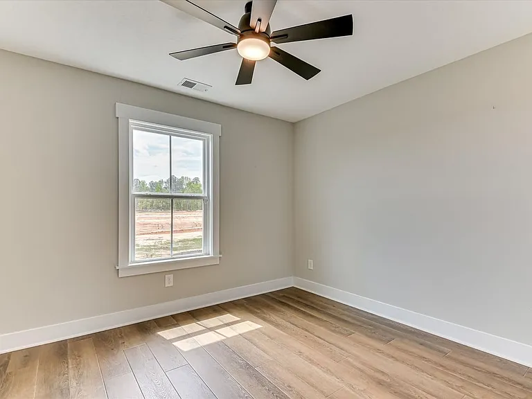 419 Barrow Ln — Photo 2