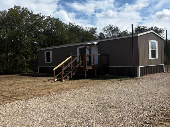 312 E Jasper St, Jacksboro, TX 76458