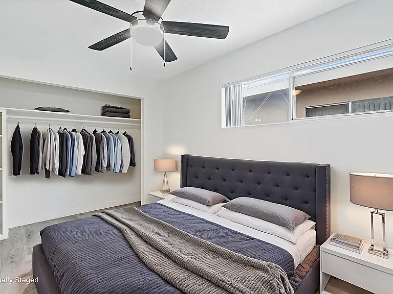 2710 Kings Way — Photo 3