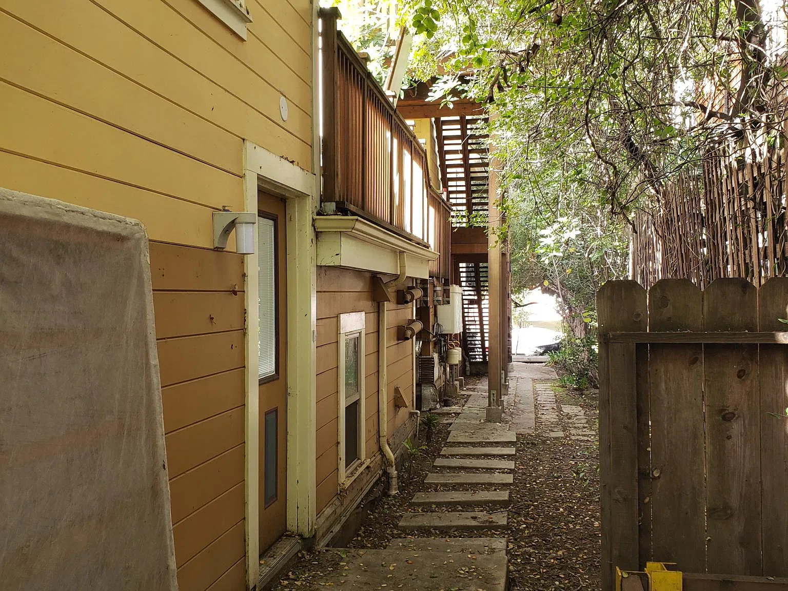 12 bed, 4049 sqft, $18,000 — Photo 3