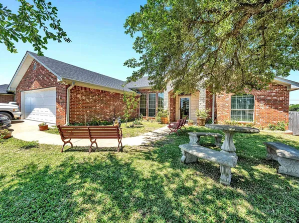 11260 Triple Crown Dr, Flint, TX 75762