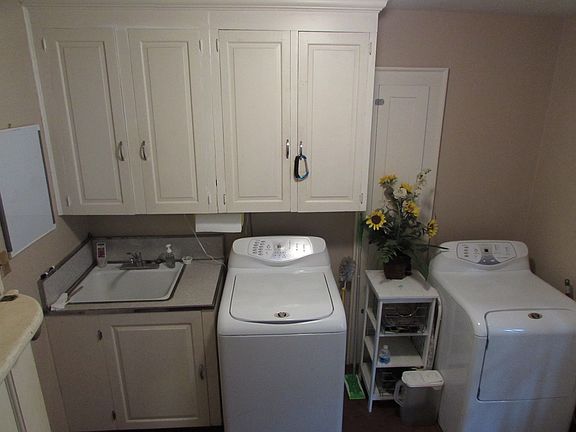 5th image of 3114 Honeysuckle Ln