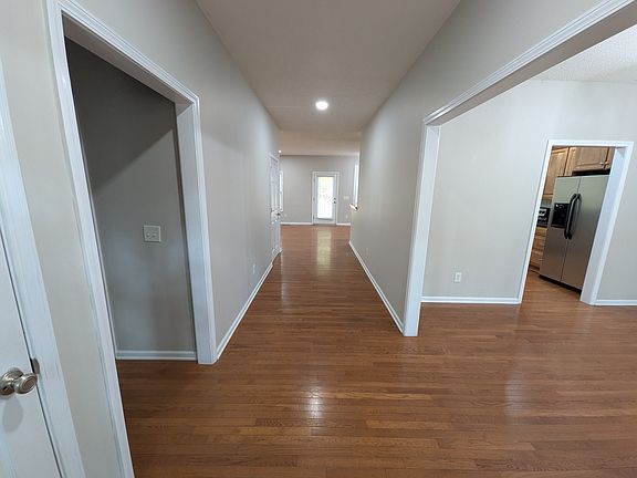 3rd image of 475 Crestview Rd