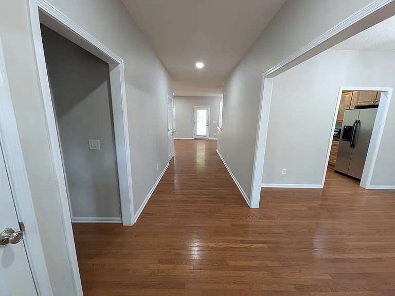 475 Crestview Rd — Photo 3