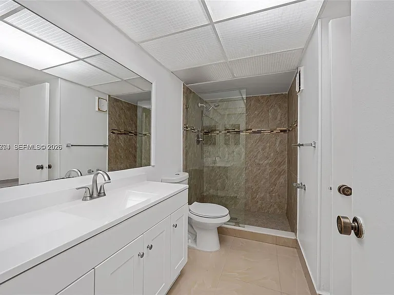 200 Lakeview Dr #101 — Photo 3