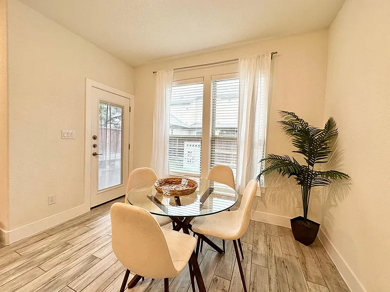 623 Parkline Dr — Photo 8