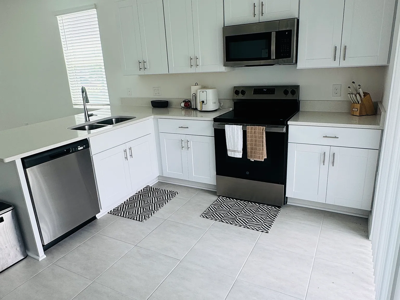2 bed, 1281 sqft, $1,750 — Photo 2