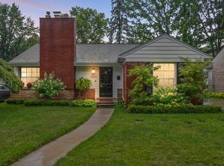 15637 Buckingham Ave, Beverly Hills, MI 48025