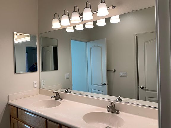 4th image of 444 Matteri Cir