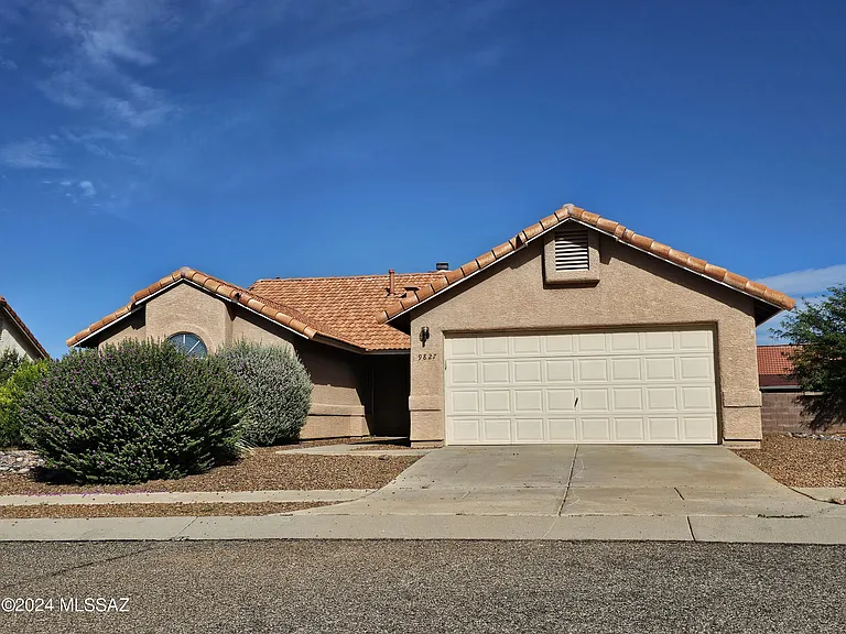 9827 N Stonecreek Pl — Photo 1