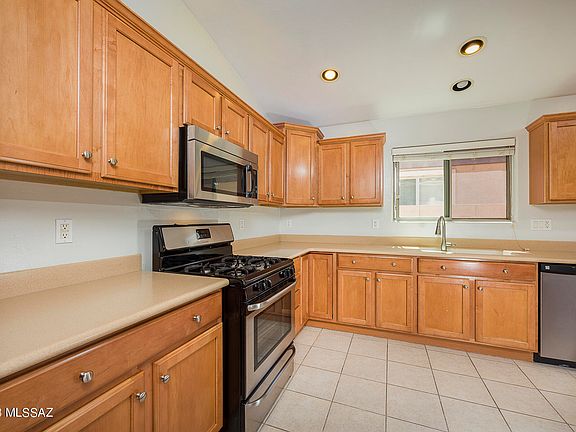 4th image of 385 N Rustlers Canyon Dr