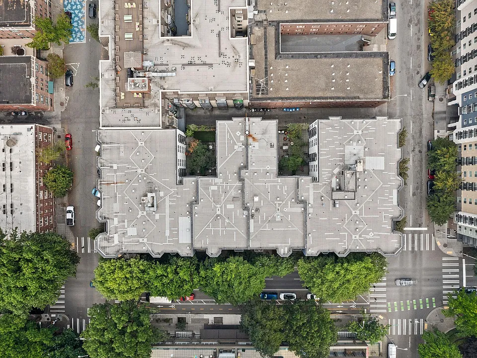 Building Photo 5