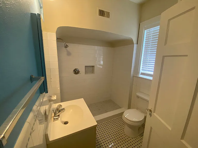 424 E Ashby Pl #3 — Photo 5