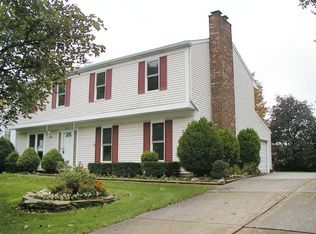 5801 Kingsfield Dr, West Bloomfield, MI