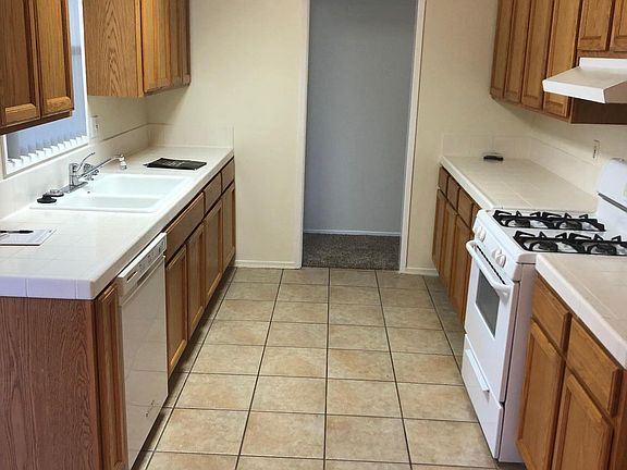 4th image of 1015 E Washington Ave