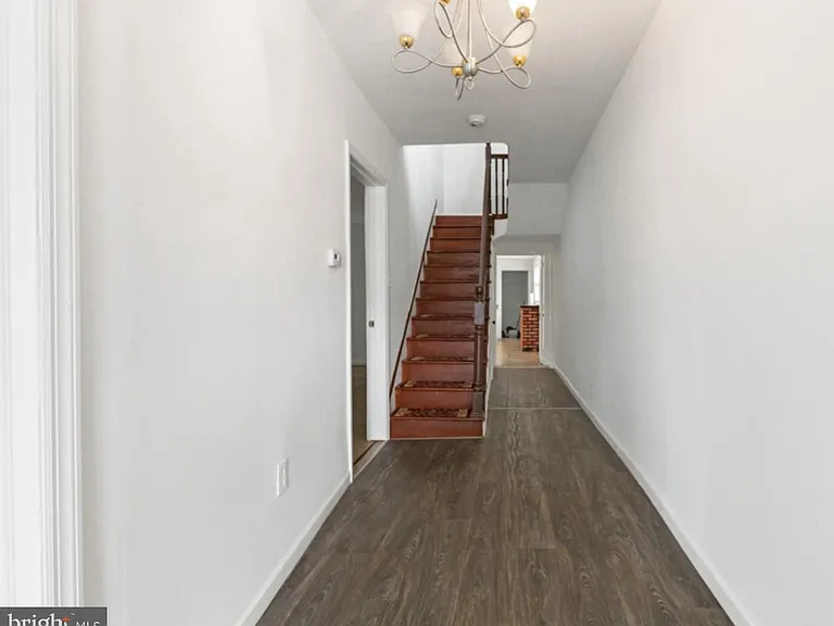 211 Broad St — Photo 6