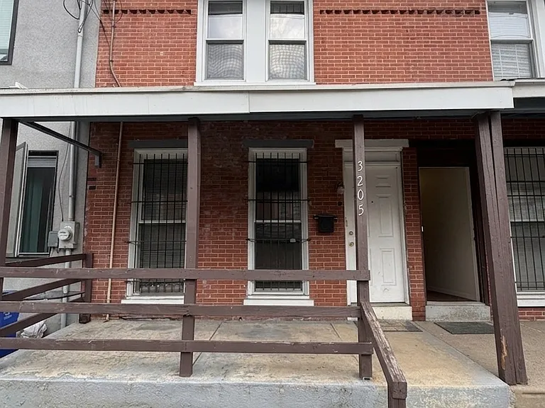 3202 Pearl St — Photo 1